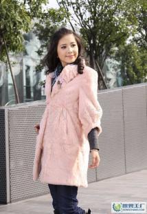 粉色韩版皮草大衣 时尚与优雅的完美融合