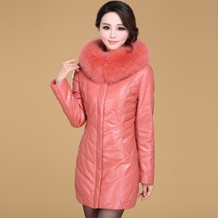 罗维卡拉2013新款海宁皮草外套批发采购指南 聚焦真皮皮衣与狐狸毛带帽中长款