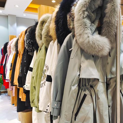 22冬装大毛领大山雪罗拉皮草派克羽绒服品牌折扣女装批发尾货清仓